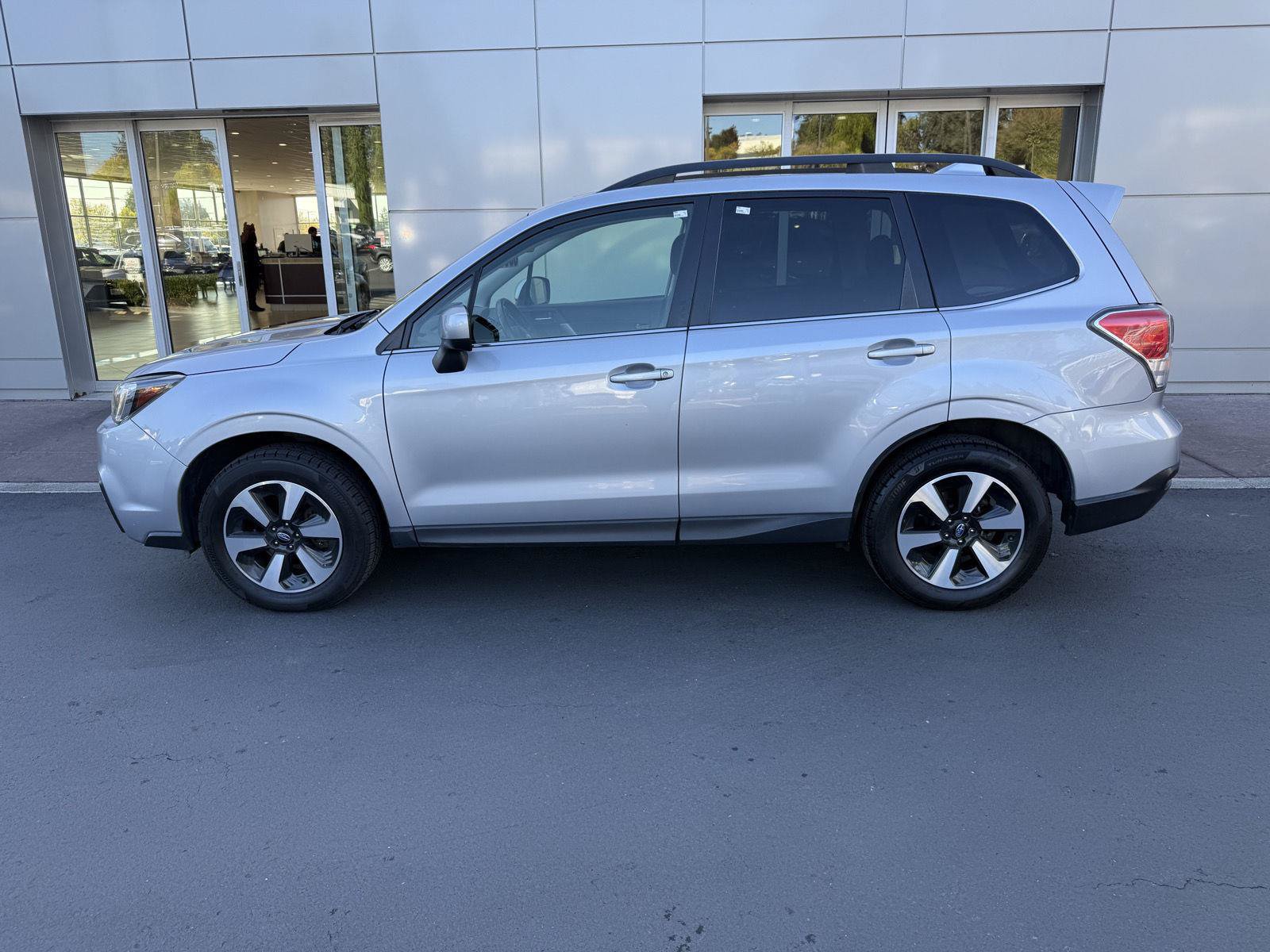 Used 2017 Subaru Forester 2.5i Limited AWD/4WD image 2