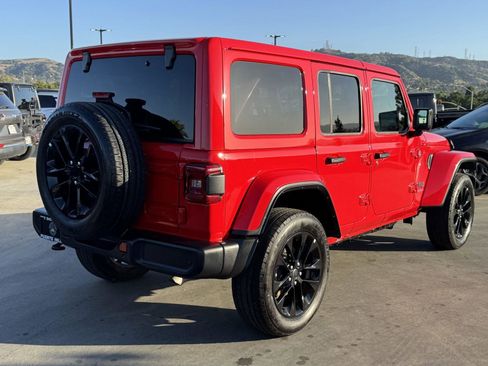 Certified 2025 Jeep Wrangler Unlimited Sahara w/ Safety Group AWD/4WD image 6
