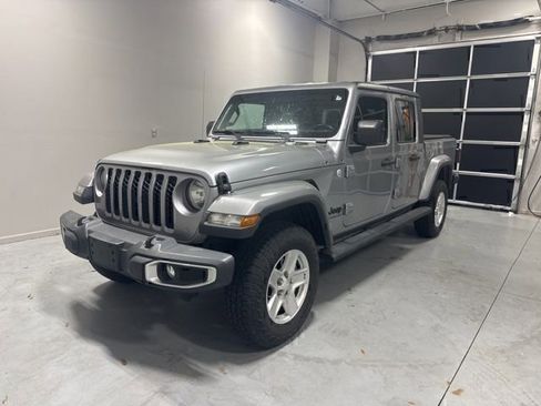 Used 2020 Jeep Gladiator Sport w/ Quick Order Package 24S image 3