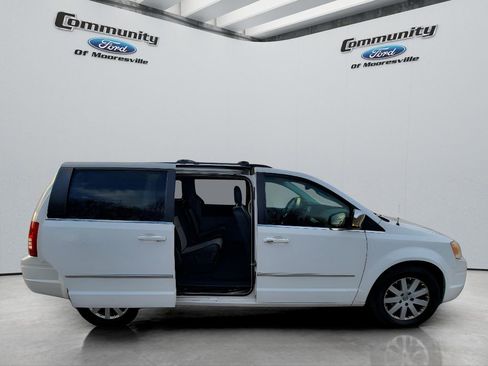 Used 2010 Chrysler Town & Country Touring Plus w/ Premium Group image 31