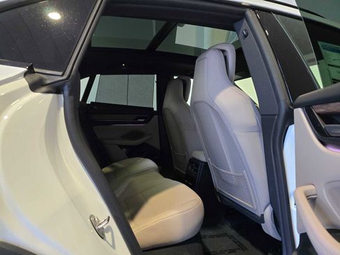 New 2025 Porsche Macan 4S Electric image 16