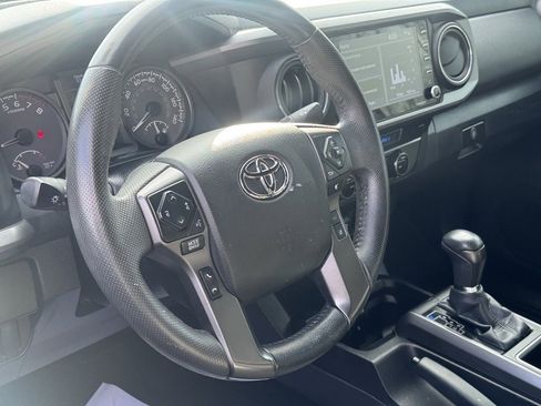 Used 2022 Toyota Tacoma TRD Off-Road image 14