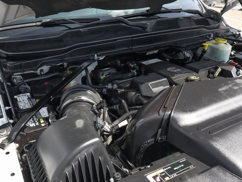 Used 2021 RAM 5500 Tradesman w/ Chrome Appearance Group image 11