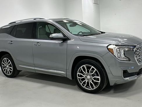 Used 2024 GMC Terrain Denali w/ Denali Premium Package image 8
