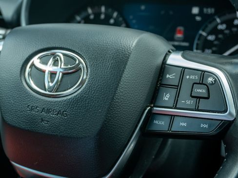 Used 2021 Toyota Highlander XSE AWD/4WD image 30