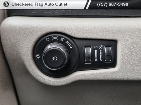 Used 2018 Chrysler Pacifica Limited image 26