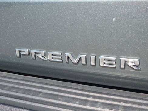 Used 2023 Chevrolet Suburban Premier image 9
