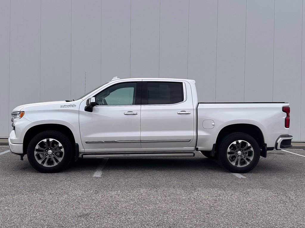 Used 2023 Chevrolet Silverado 1500 High Country w/ Technology Package AWD/4WD image 2