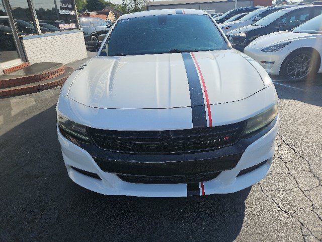 Used 2015 Dodge Charger SXT RWD image 2