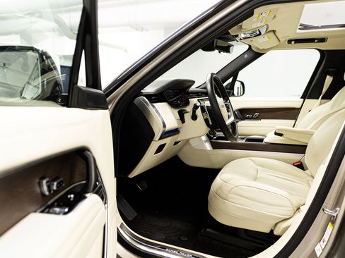 Used 2023 Land Rover Range Rover SE image 18