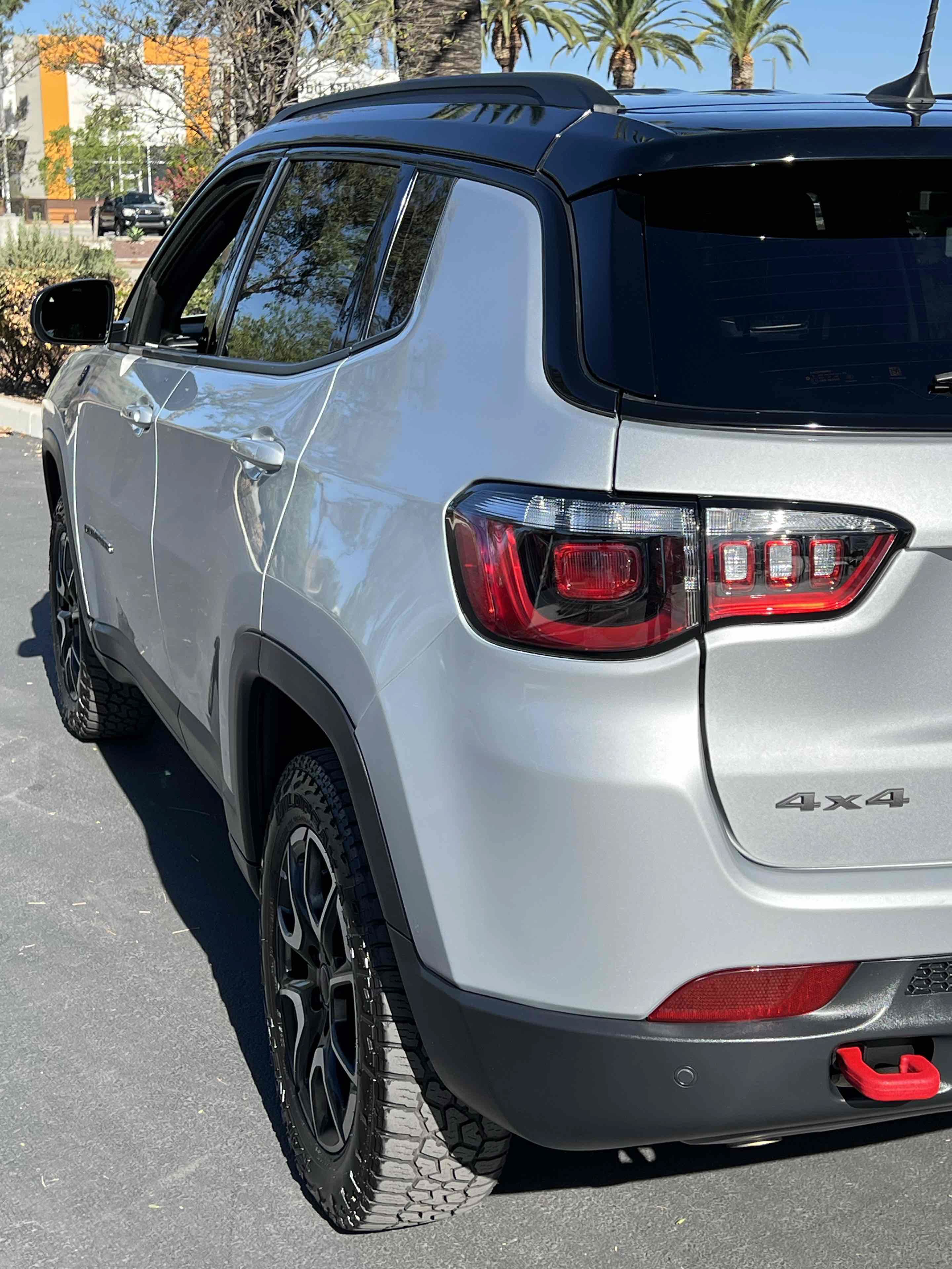 Used 2025 Jeep Compass Trailhawk AWD/4WD image 47