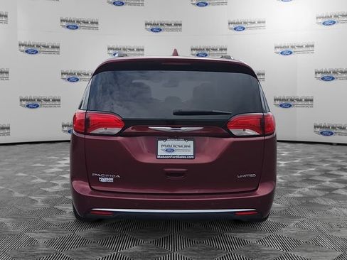 Used 2017 Chrysler Pacifica Limited FWD image 4