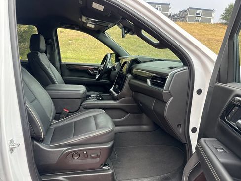 Used 2025 GMC Yukon XL Elevation AWD/4WD image 33