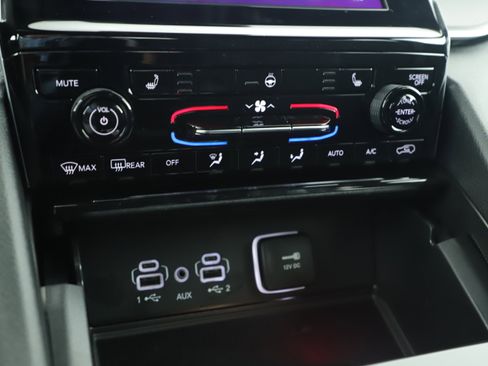 New 2025 Jeep Grand Cherokee Laredo X w/ Luxury Tech Group I image 6