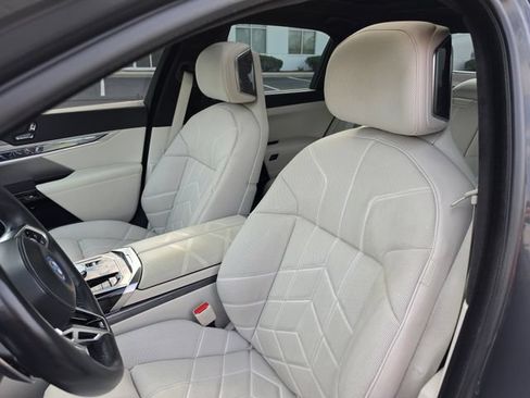 Used 2023 BMW i7 xDrive60 AWD/4WD image 30