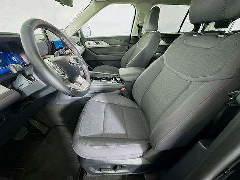 Used 2025 Ford Explorer Active image 13