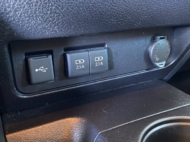 Used 2020 Toyota Sequoia SR5 w/ Carpet Mat Package (TMS) RWD image 27