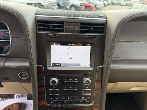 Used 2017 Lincoln Navigator L Reserve image 26
