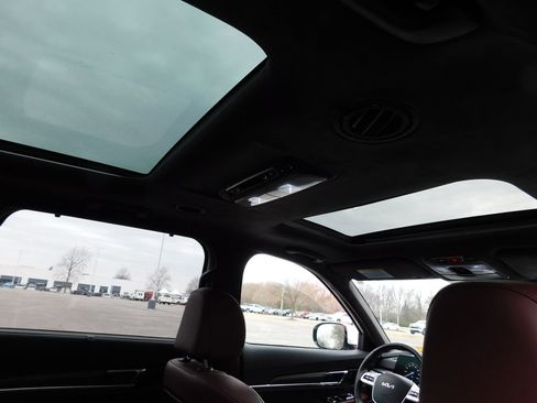 Used 2025 Kia Telluride SX Prestige image 6