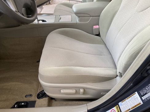 Used 2011 Toyota Camry LE FWD image 24