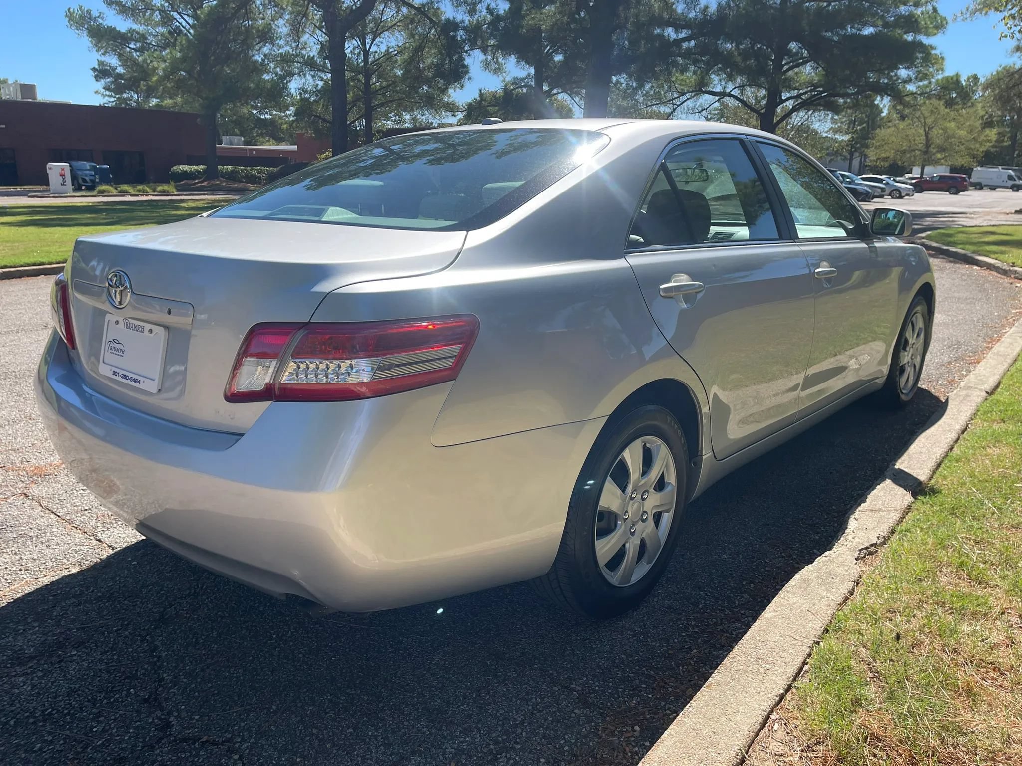 Used 2010 Toyota Camry LE FWD image 5