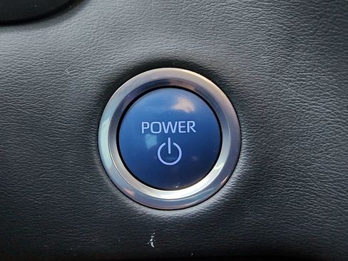 Used 2024 Toyota Sequoia Platinum AWD/4WD image 21