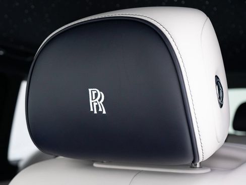 Used 2026 Rolls-Royce Cullinan AWD/4WD image 18