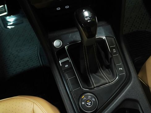 Used 2024 Volkswagen Tiguan SE R-Line AWD/4WD image 19