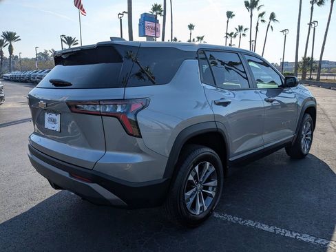 Used 2025 Chevrolet Equinox LT image 4