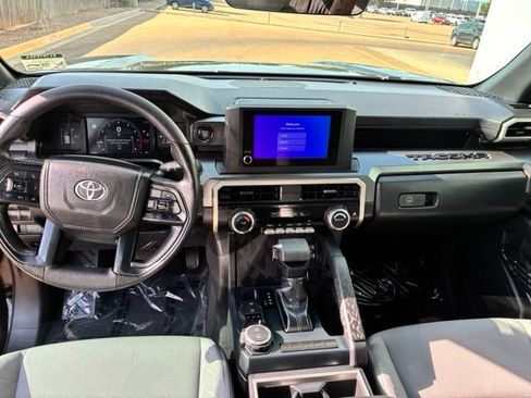 Used 2025 Toyota Tacoma SR5 AWD/4WD image 17