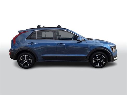 Used 2025 Kia Niro EX image 3