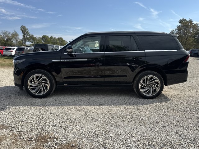 Used 2026 Lincoln Navigator Reserve AWD/4WD image 3
