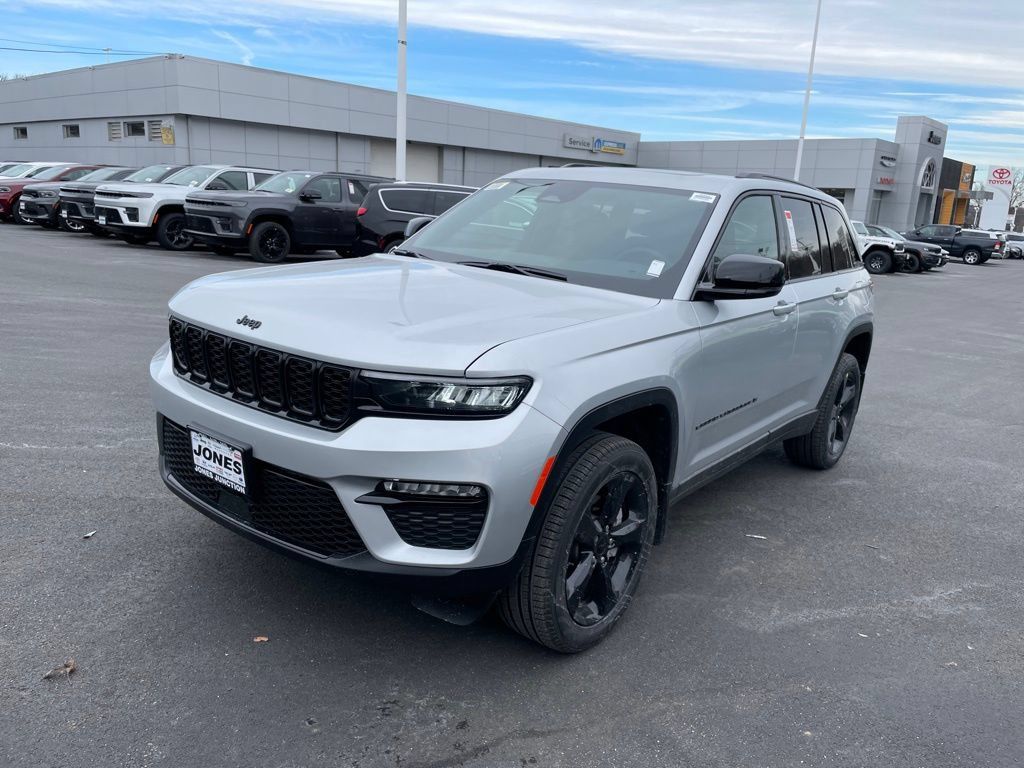 New 2025 Jeep Grand Cherokee Limited w/ Black Appearance Package AWD/4WD image 1