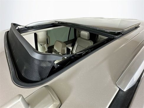 Used 2021 GMC Yukon Denali w/ Denali Premium Package image 21