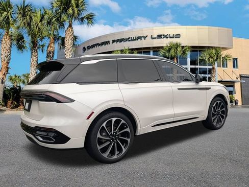 Used 2025 Lincoln Nautilus Black Label AWD/4WD image 5