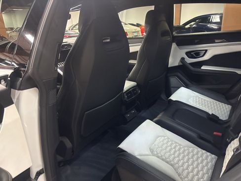 Used 2020 Lamborghini Urus image 7