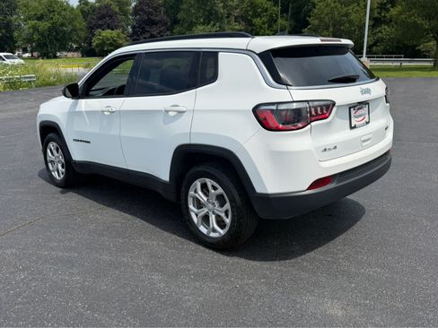 Used 2024 Jeep Compass Latitude AWD/4WD image 7