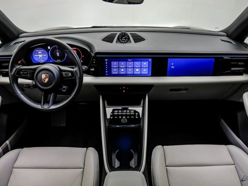 Used 2025 Porsche Macan 4 Electric AWD/4WD image 32