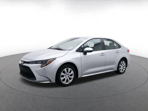 Used 2025 Toyota Corolla LE FWD image 3
