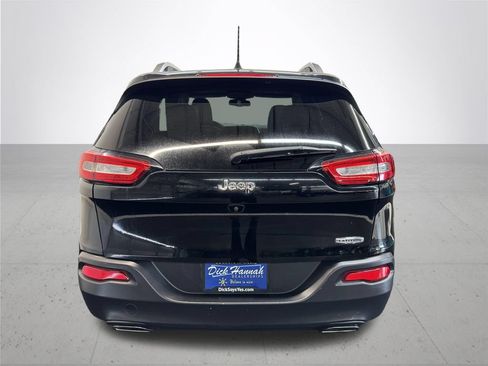 Used 2018 Jeep Cherokee Latitude Plus w/ Comfort/Convenience Group FWD image 5