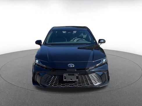Used 2025 Toyota Camry SE image 3