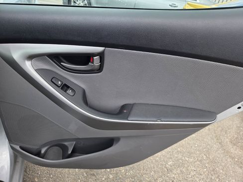 Used 2013 Hyundai Elantra Limited w/ Technology Pkg FWD image 12