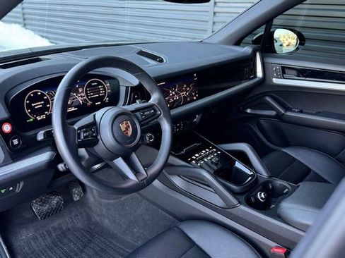 Certified 2025 Porsche Cayenne image 4