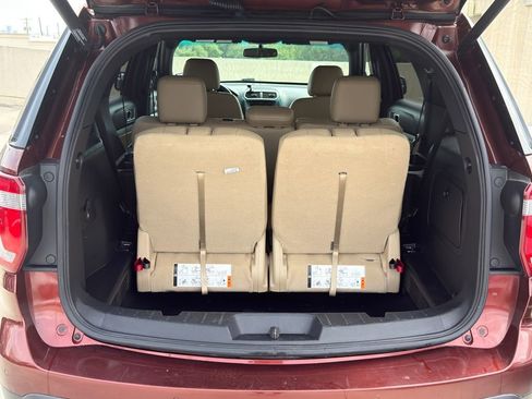 Used 2016 Ford Explorer XLT w/ Equipment Group 202A FWD image 9