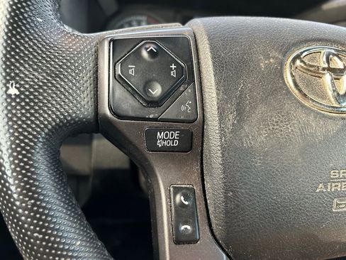 Used 2022 Toyota Tacoma TRD Sport image 19