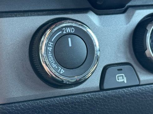 Used 2017 Toyota Tacoma TRD Off-Road AWD/4WD image 29