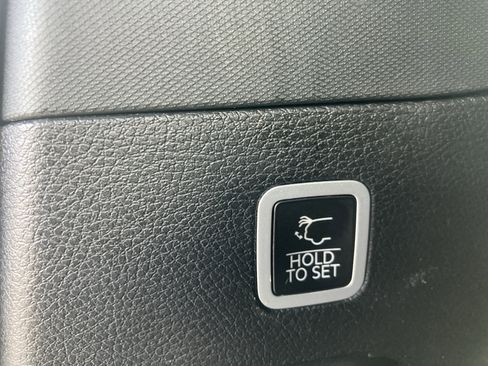 Used 2024 Jeep Wagoneer Series II w/ Flexible Seating Group AWD/4WD image 16