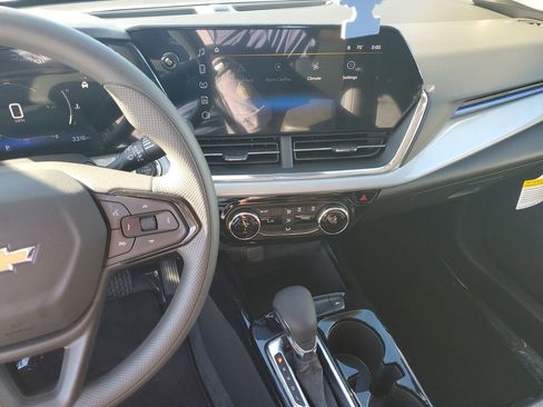 Used 2026 Chevrolet Trax LT image 23