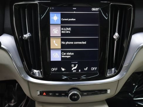 Used 2019 Volvo S60 T5 Momentum w/ Premium Package FWD image 22