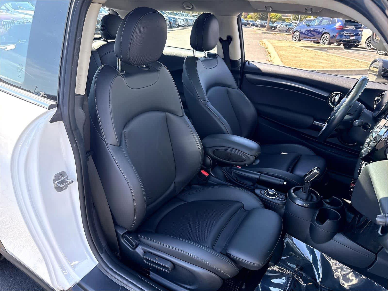 Used 2024 MINI Cooper 2-Door Hardtop FWD image 28